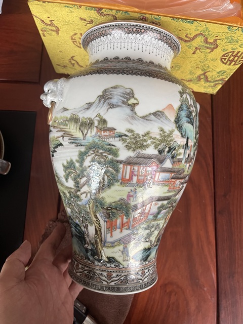 古玩陶瓷粉彩八駿圖雙耳尊真品鑒賞圖