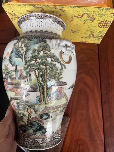 古玩陶瓷粉彩八駿圖雙耳尊真品鑒賞圖