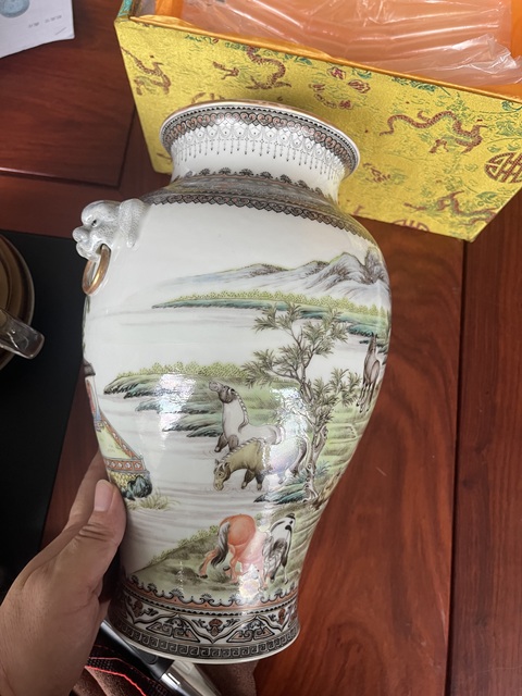 古玩陶瓷粉彩八駿圖雙耳尊真品鑒賞圖