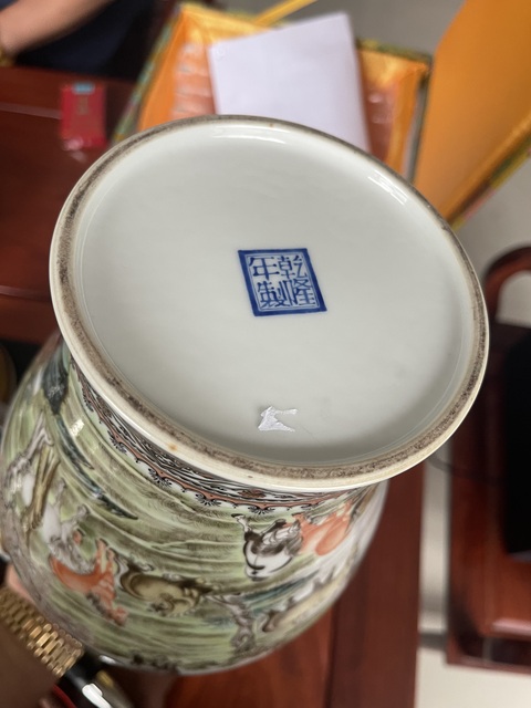 古玩陶瓷粉彩八駿圖雙耳尊真品鑒賞圖