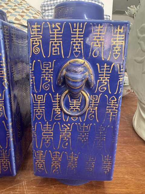 古玩陶瓷霽藍釉描金壽字琮式瓶真品鑒賞圖