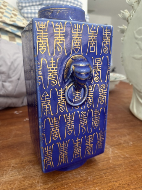 古玩陶瓷霽藍釉描金壽字琮式瓶真品鑒賞圖