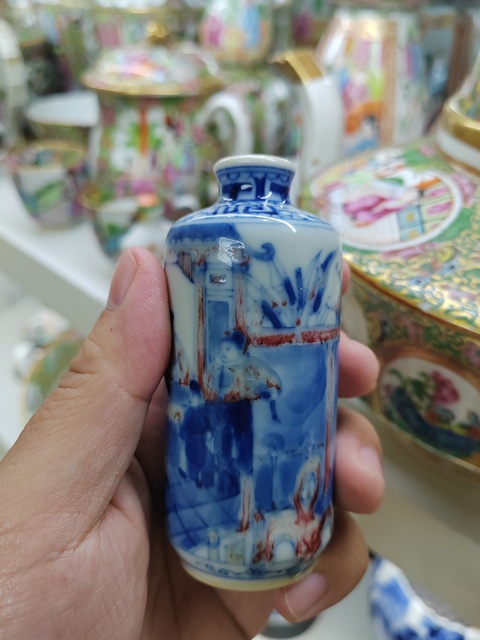 古玩陶瓷鼻煙壺真品鑒賞圖