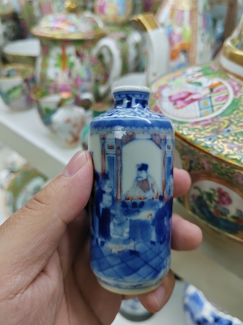 古玩陶瓷鼻煙壺真品鑒賞圖