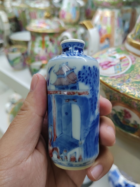 古玩陶瓷鼻煙壺真品鑒賞圖