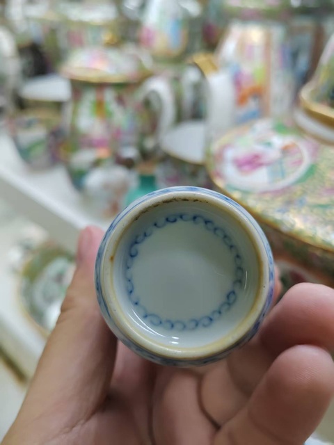 古玩陶瓷鼻煙壺真品鑒賞圖