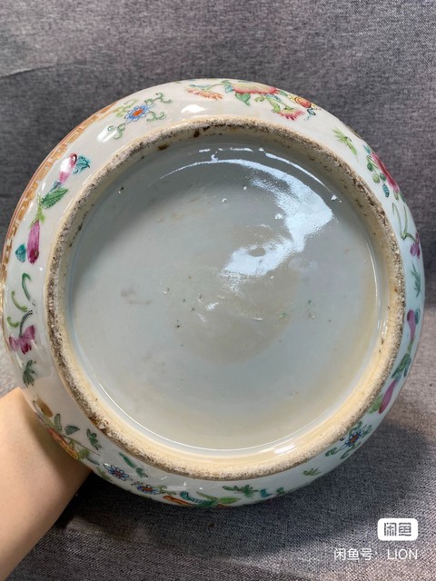 古玩陶瓷廣彩人物荸薺瓶真品鑒賞圖