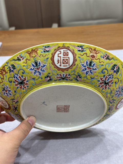 古玩陶瓷清嘉慶 黃地粉彩纏枝花卉紋萬壽無疆盤真品鑒賞圖