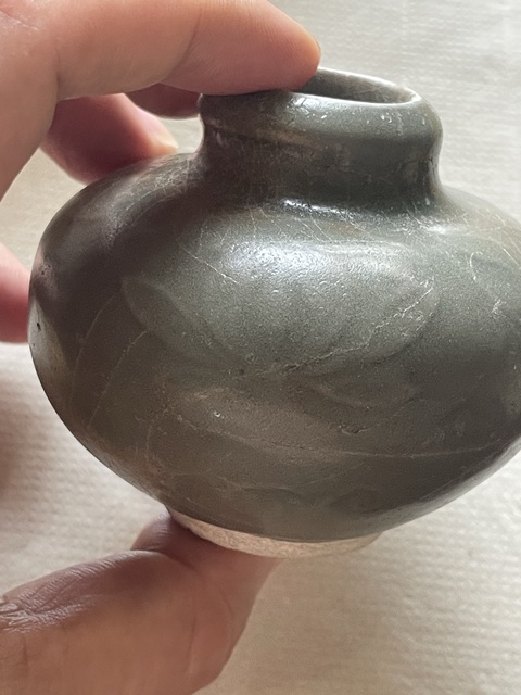 古玩陶瓷龍泉青瓷花卉紋水盂真品鑒賞圖