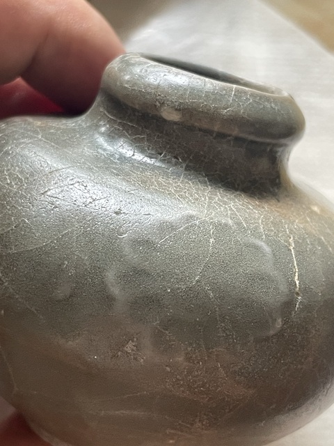 古玩陶瓷龍泉青瓷花卉紋水盂真品鑒賞圖