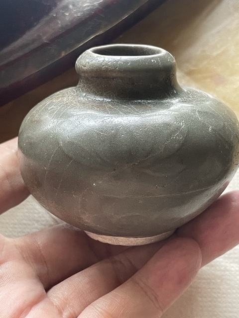 古玩陶瓷龍泉青瓷花卉紋水盂真品鑒賞圖