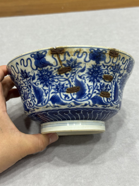 古玩陶瓷清雍正 青花蓮托八寶紋仙鶴折腰碗真品鑒賞圖