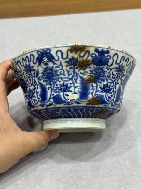 古玩陶瓷清雍正 青花蓮托八寶紋仙鶴折腰碗真品鑒賞圖