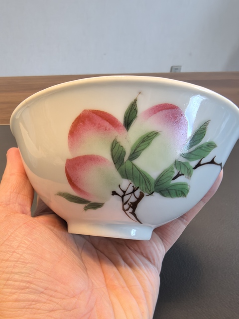 古玩陶瓷粉彩壽桃紋茶碗真品鑒賞圖