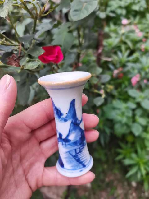 古玩陶瓷清康熙·青花山水人物花觚拍賣,當(dāng)前價(jià)格3000元