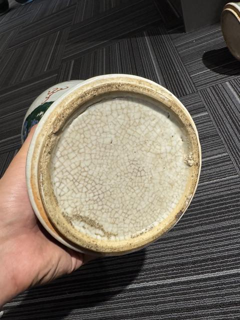 古玩陶瓷五彩獅子繡球火焰紋觀音瓶真品鑒賞圖