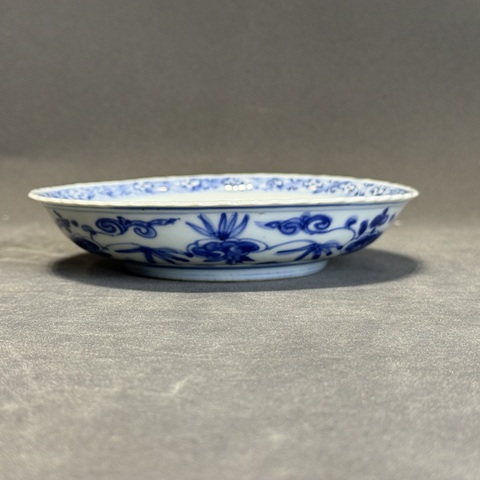 古玩陶瓷青花玉兔紋花口盤真品鑒賞圖