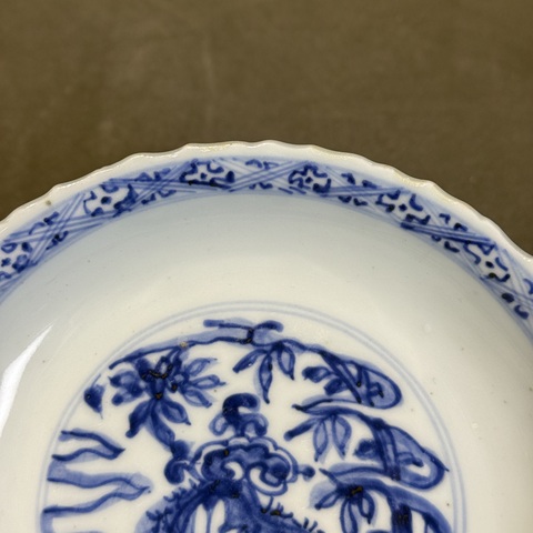 古玩陶瓷青花玉兔紋花口盤真品鑒賞圖