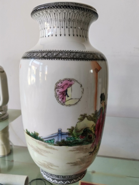 古玩陶瓷粉彩仕女人物洗口瓶真品鑒賞圖