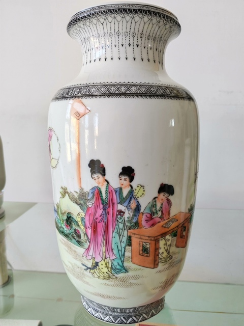 古玩陶瓷粉彩仕女人物洗口瓶真品鑒賞圖