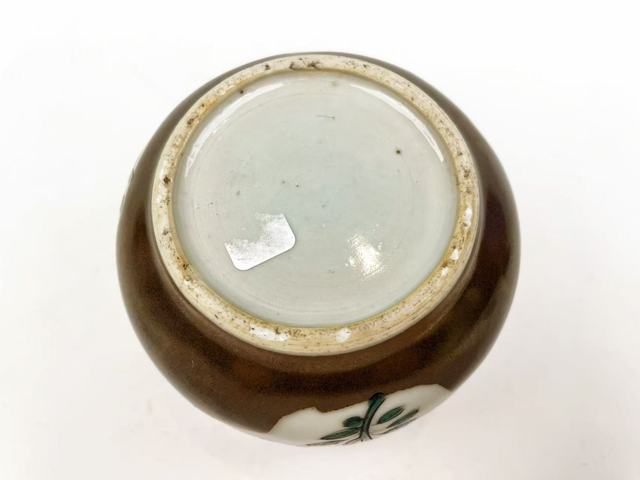 古玩陶瓷清早期·紫金釉開窗粉彩花卉缽拍賣，當前價格198元