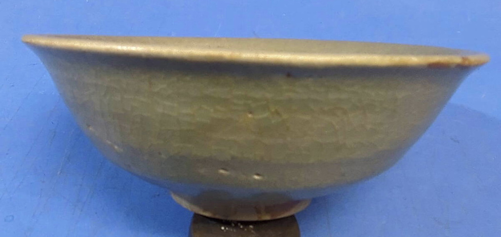 古玩陶瓷龍泉青瓷花卉紋碗真品鑒賞圖