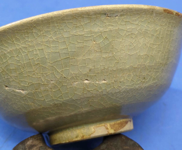 古玩陶瓷龍泉青瓷花卉紋碗真品鑒賞圖