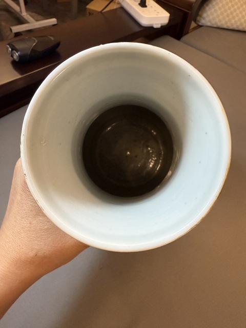 古玩陶瓷松石綠地粉彩纏枝蓮紋賞瓶真品鑒賞圖