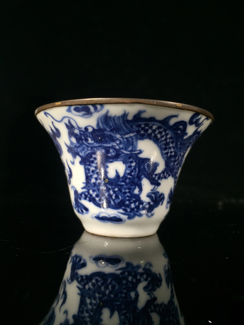 古玩陶瓷青花云龍紋茶杯真品鑒賞圖