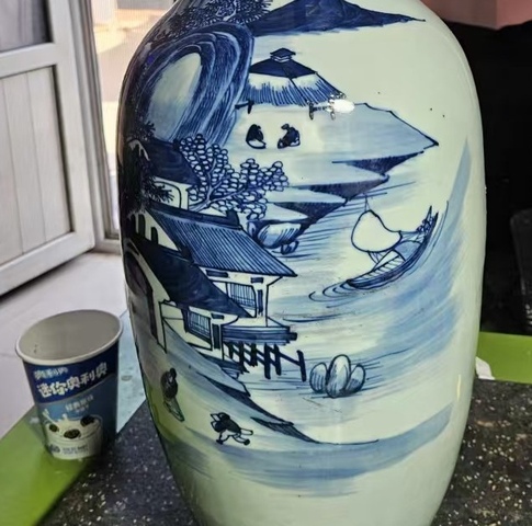 古玩陶瓷豆青釉青花山水人物洗口瓶真品鑒賞圖