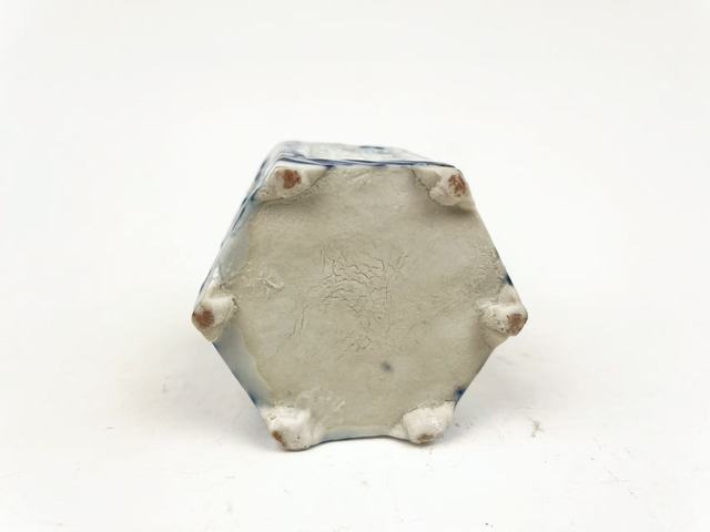 古玩陶瓷十九世紀(jì)·青花鏤空筆筒拍賣，當(dāng)前價(jià)格0元