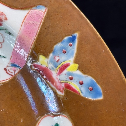 古玩陶瓷紫金釉開光花卉紋粉彩盤真品鑒賞圖