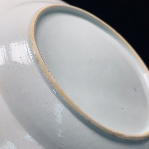 古玩陶瓷紫金釉開光花卉紋粉彩盤真品鑒賞圖