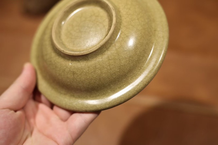 古玩陶瓷龍泉青瓷黃釉水洗真品鑒賞圖