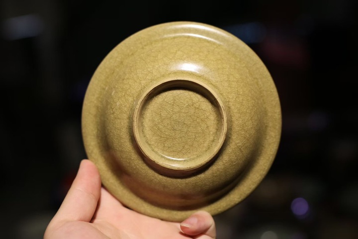 古玩陶瓷龍泉青瓷黃釉水洗真品鑒賞圖