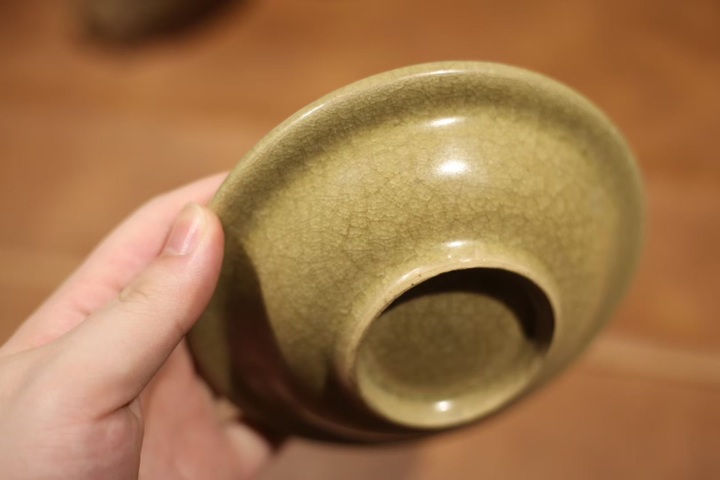 古玩陶瓷龍泉青瓷黃釉水洗真品鑒賞圖