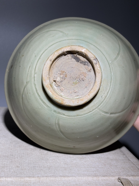 古玩陶瓷龍泉青瓷刻花碗真品鑒賞圖