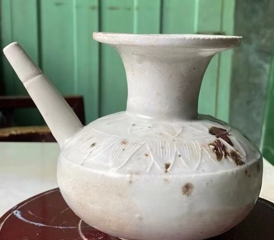 古玩陶瓷景德鎮窯系青白釉褐彩花澆真品鑒賞圖