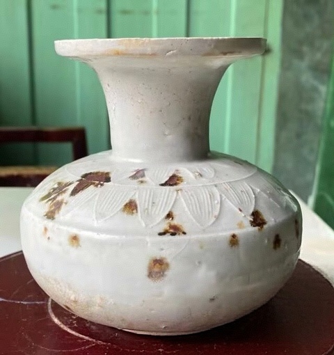 古玩陶瓷景德鎮窯系青白釉褐彩花澆真品鑒賞圖