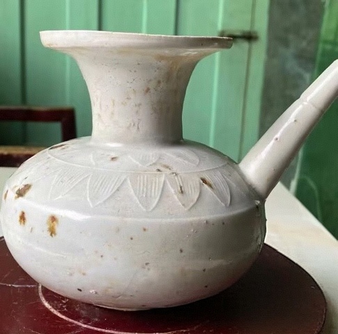 古玩陶瓷景德鎮窯系青白釉褐彩花澆真品鑒賞圖