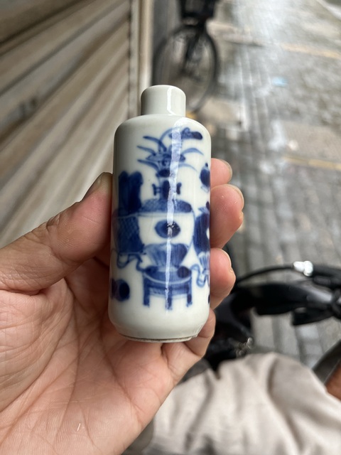 古玩陶瓷晚清青花鼻煙壺真品鑒賞圖