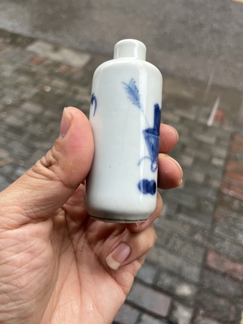 古玩陶瓷晚清青花鼻煙壺真品鑒賞圖