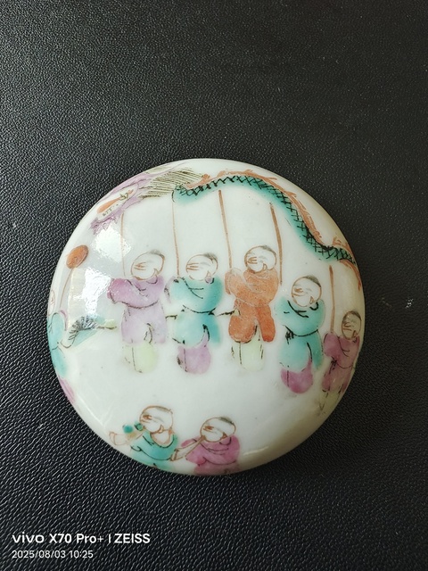 古玩陶瓷粉彩百子鬧春蓋盒真品鑒賞圖
