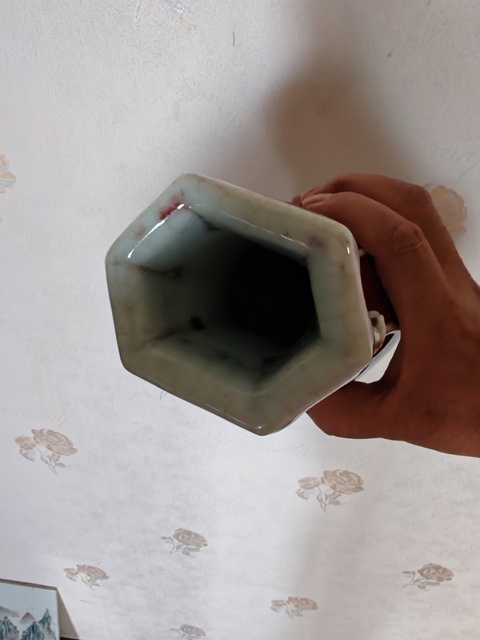 古玩陶瓷郎紅釉六方瓶真品鑒賞圖