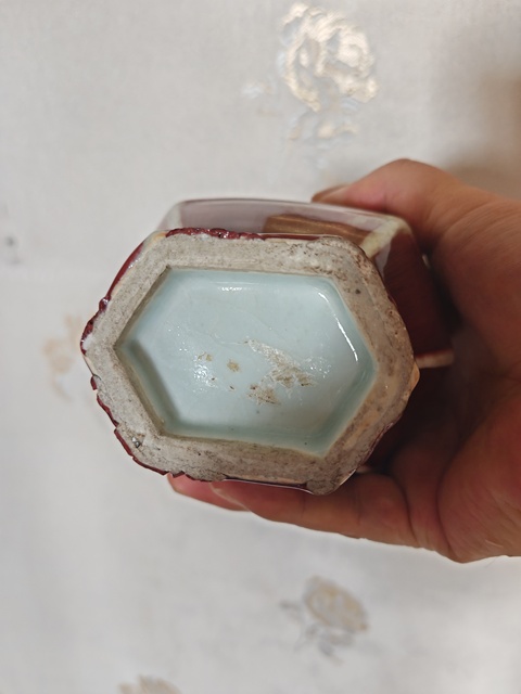 古玩陶瓷郎紅釉六方瓶真品鑒賞圖