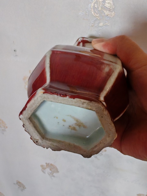 古玩陶瓷郎紅釉六方瓶真品鑒賞圖