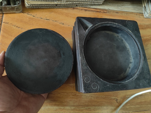 古玩雜項(xiàng)松樹(shù)紋硯真品鑒賞圖