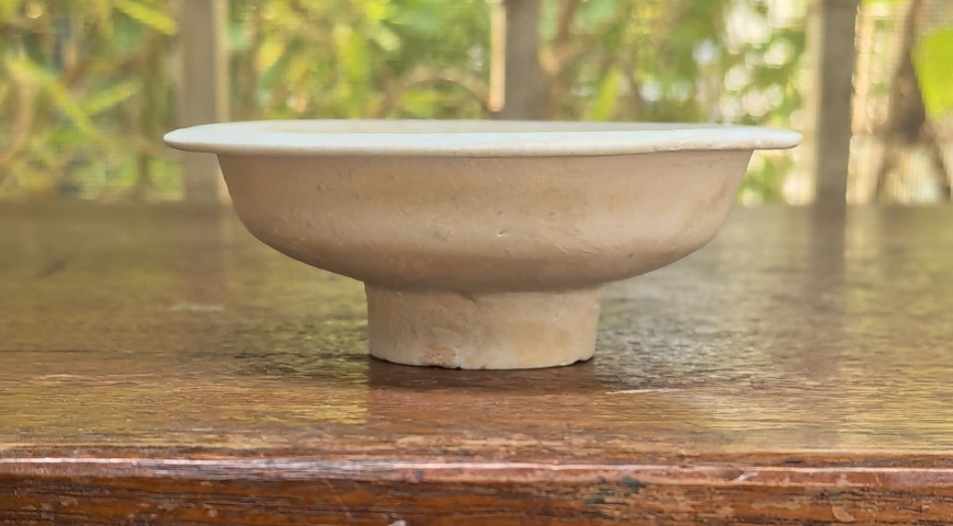 古玩陶瓷宋代影青刻花蓖紋雙蝶紋高足盤真品鑒賞圖