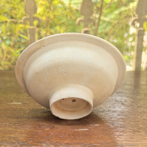 古玩陶瓷宋代影青刻花蓖紋雙蝶紋高足盤真品鑒賞圖