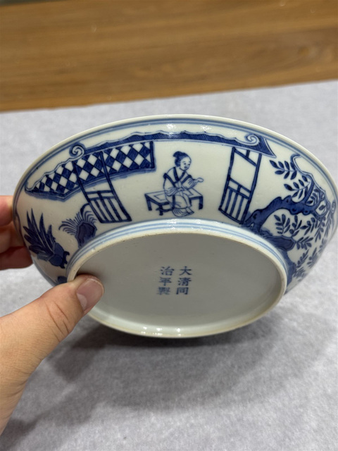 古玩陶瓷青花庭院人物盤真品鑒賞圖